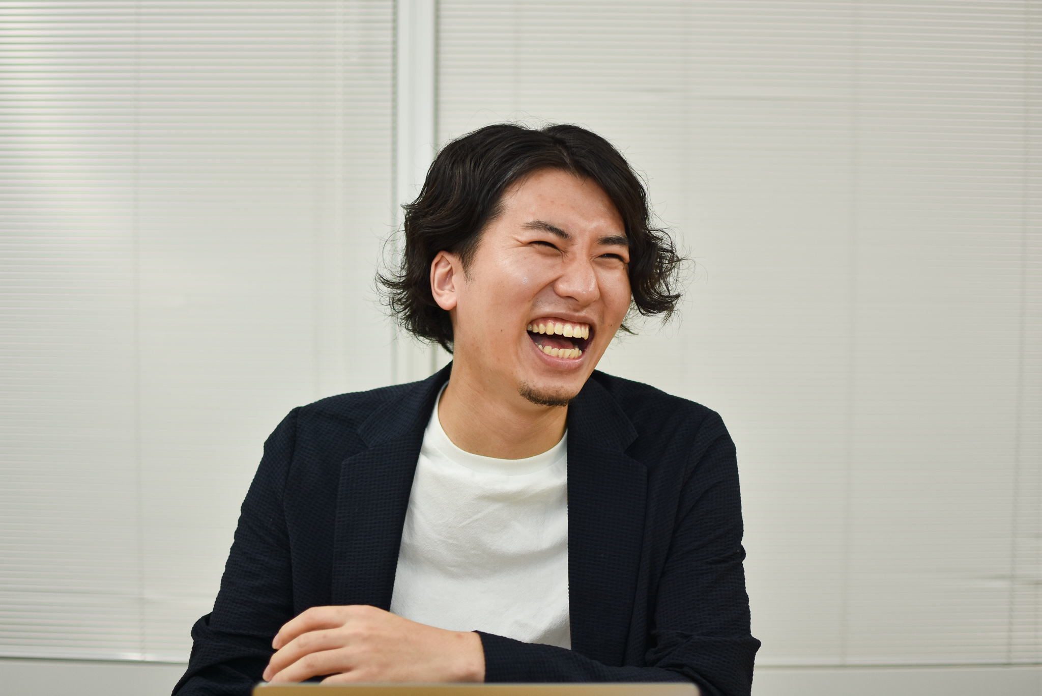 岩崎 亮氏
